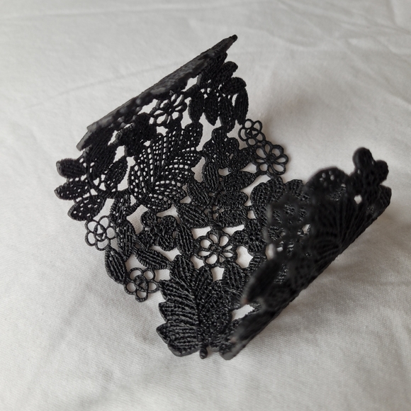 Stella + Dot Chantilly Black Lace Cuff - Picture 5 of 5